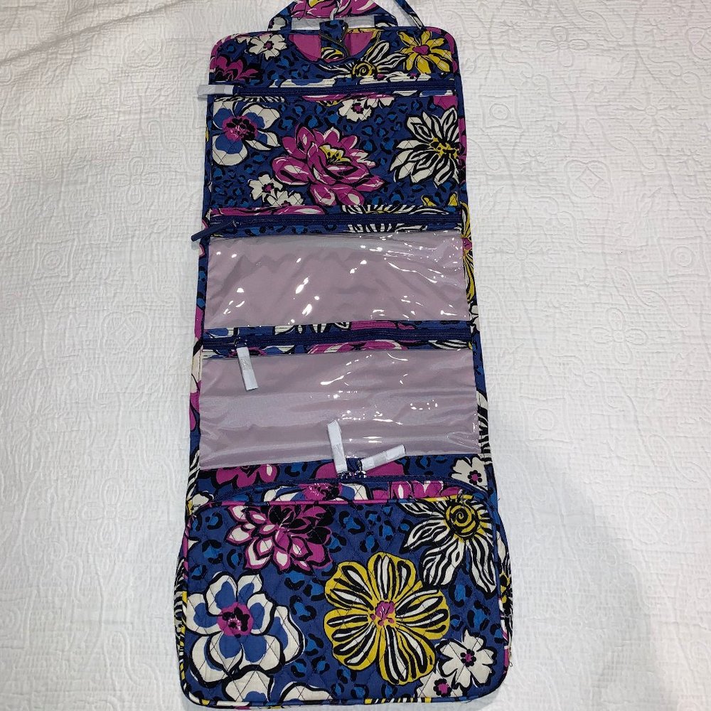 VERA BRADLEY NWT hanging toiletry bag